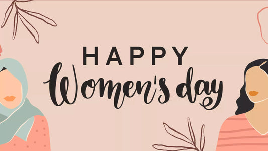 Personalised jewellery gift ideas for Women’s Day 2024 – name necklace, engraved bracelet, custom keychain