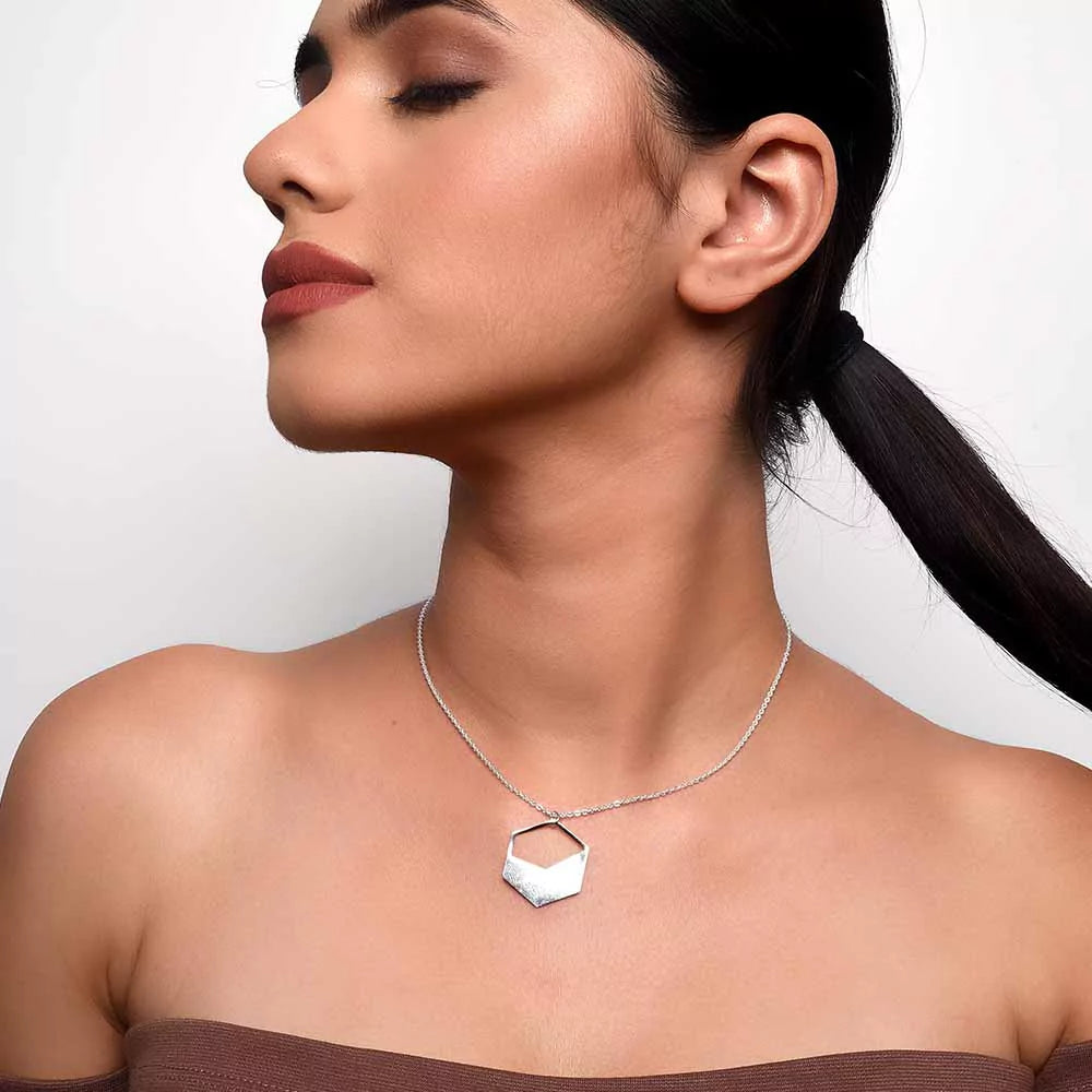 Elegant Honeycomb Pendant Necklace – Unique Geometric Jewelry Design
honeycomb pendant necklace, geometric jewelry design, unique honeycomb pendant, elegant honeycomb necklace, modern honeycomb jewelry, stylish honeycomb pendant