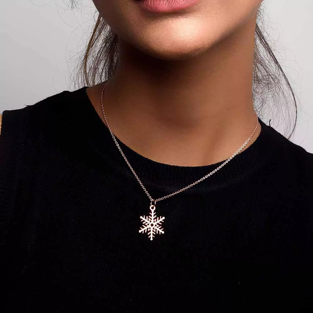 Snowflake Pendant Necklace – Winter-Themed Jewelry in Silver Finish