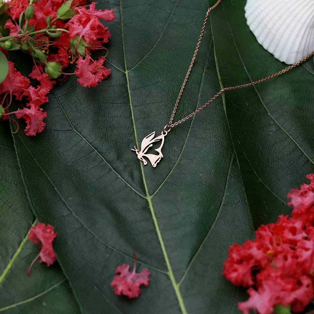 Floating Butterfly Pendant Necklace – Elegant Nature-Inspired Jewelry in Silver Finish