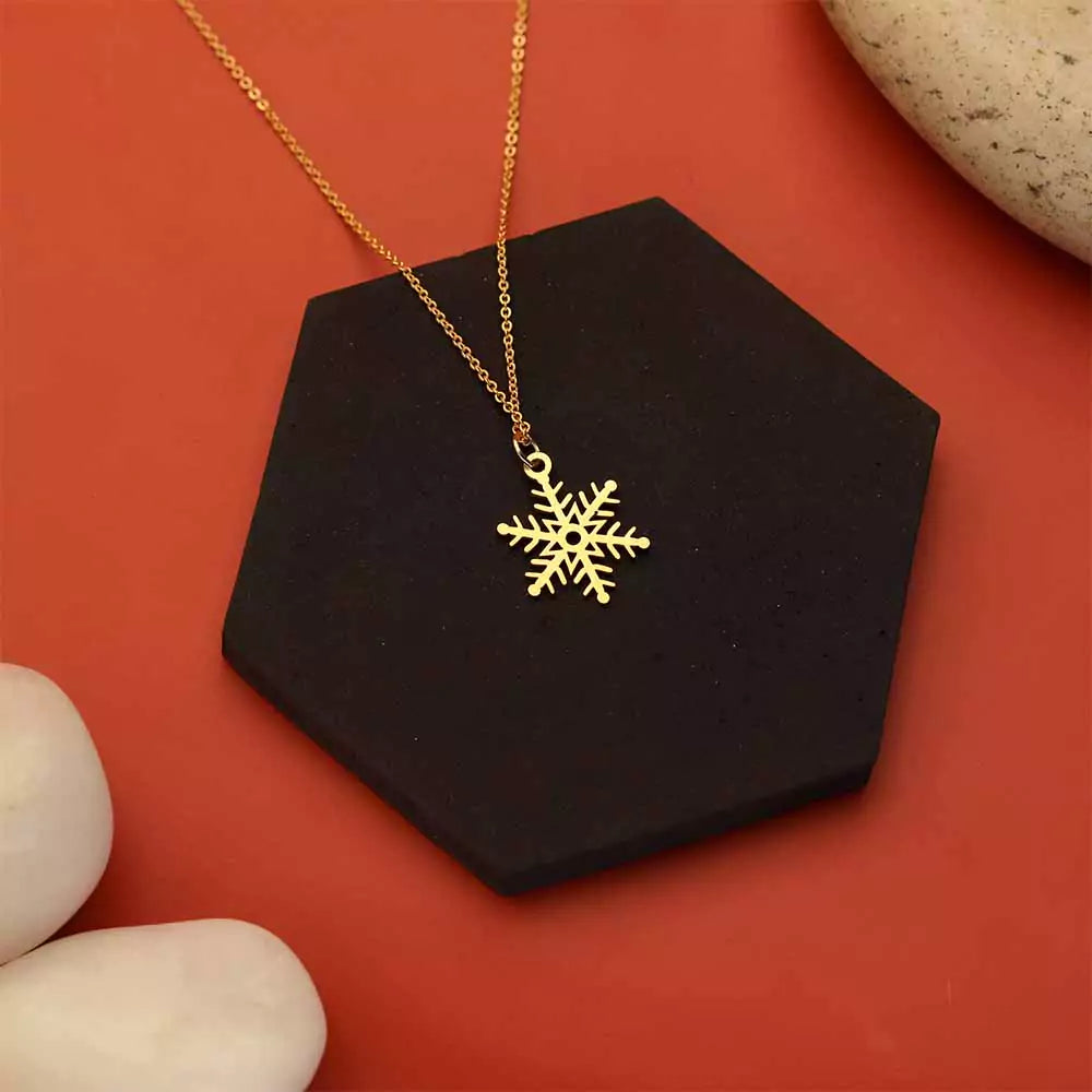 Snowflake Pendant Necklace – Winter-Themed Jewelry in Silver Finish