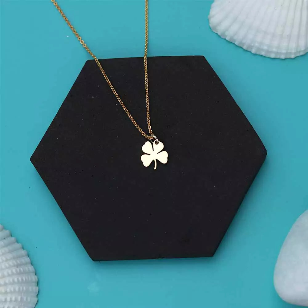 Lucky Leaf Pendant Necklace – Symbol of Good Fortune in Silver Finish