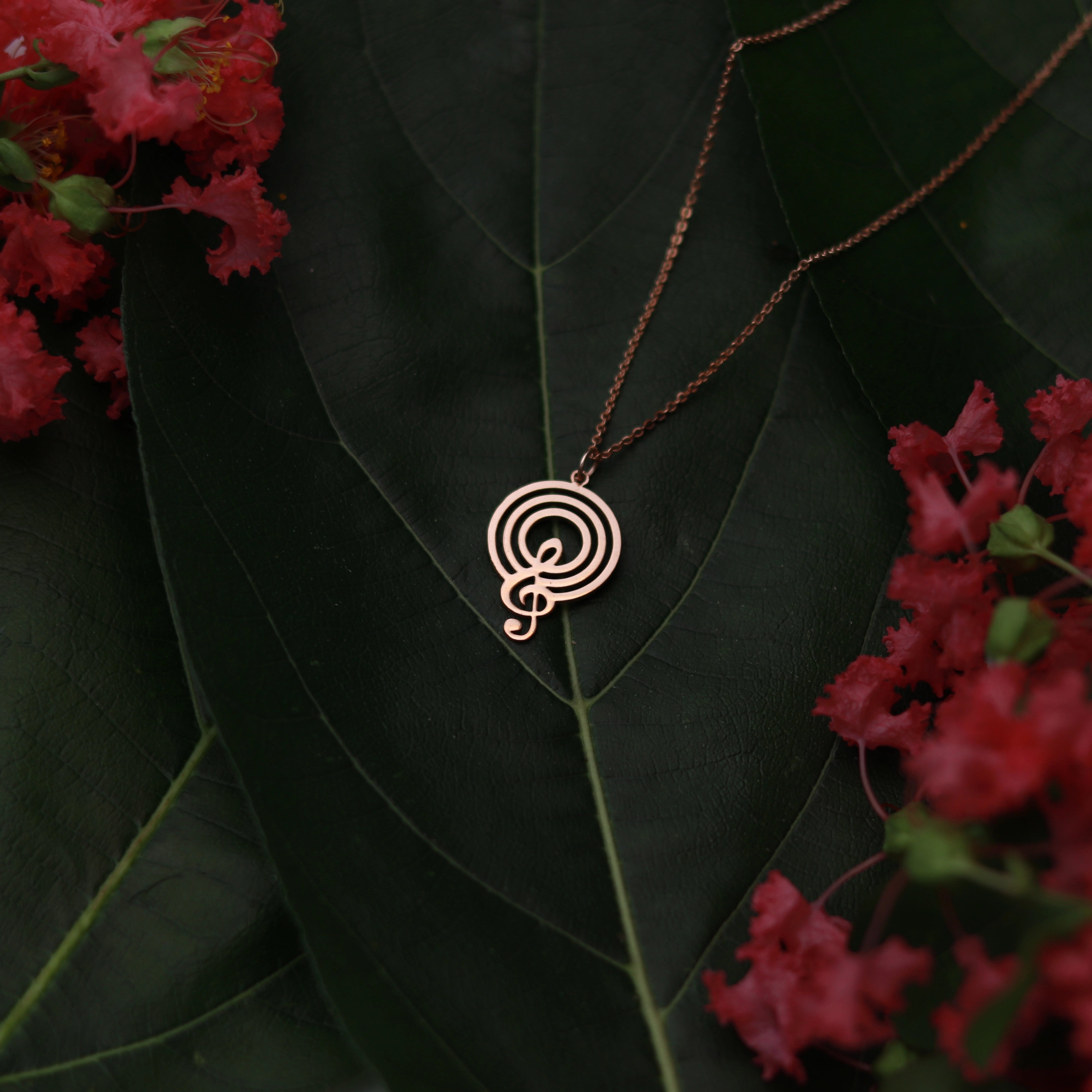 Melocircle Necklace – Musical Symbol & Circle Jewelry in Gold Finish