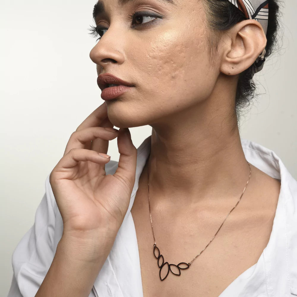 Leaves Pendant Necklace - Elegant Nature-Inspired Jewelry for Women