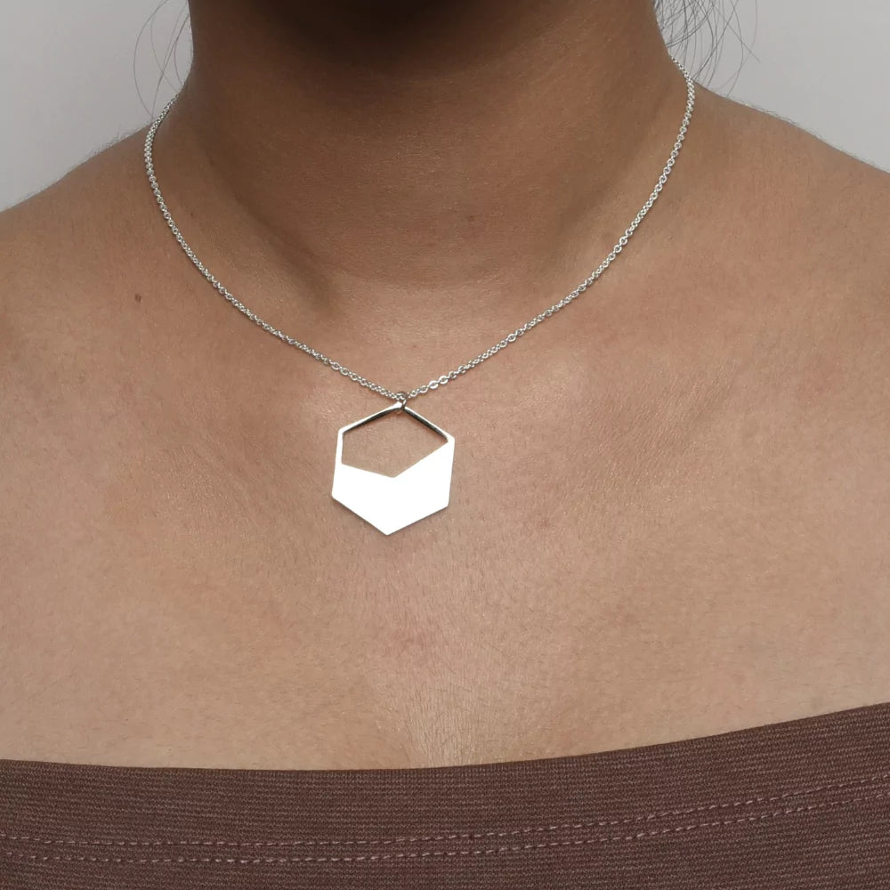 Elegant Honeycomb Pendant Necklace – Unique Geometric Jewelry Design
honeycomb pendant necklace, geometric jewelry design, unique honeycomb pendant, elegant honeycomb necklace, modern honeycomb jewelry, stylish honeycomb pendant