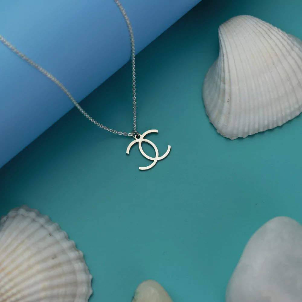 Channel Pendant Necklace – Elegant Layered Jewelry in Silver Finish