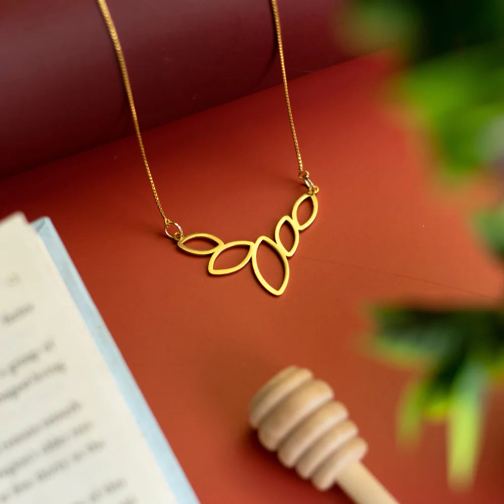Leaves Pendant Necklace - Elegant Nature-Inspired Jewelry for Women