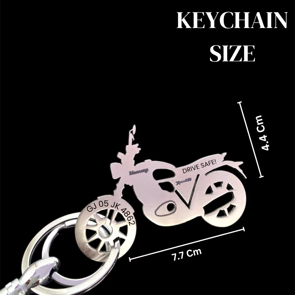 Flatlay of all 3 color variants of the Keeway X-Light 125 keychain – silver, gold, rose gold