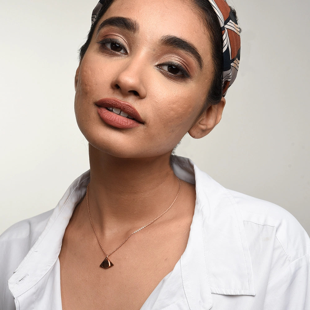 Sea Shells Necklace with elegant sea shell pendants on a delicate chain