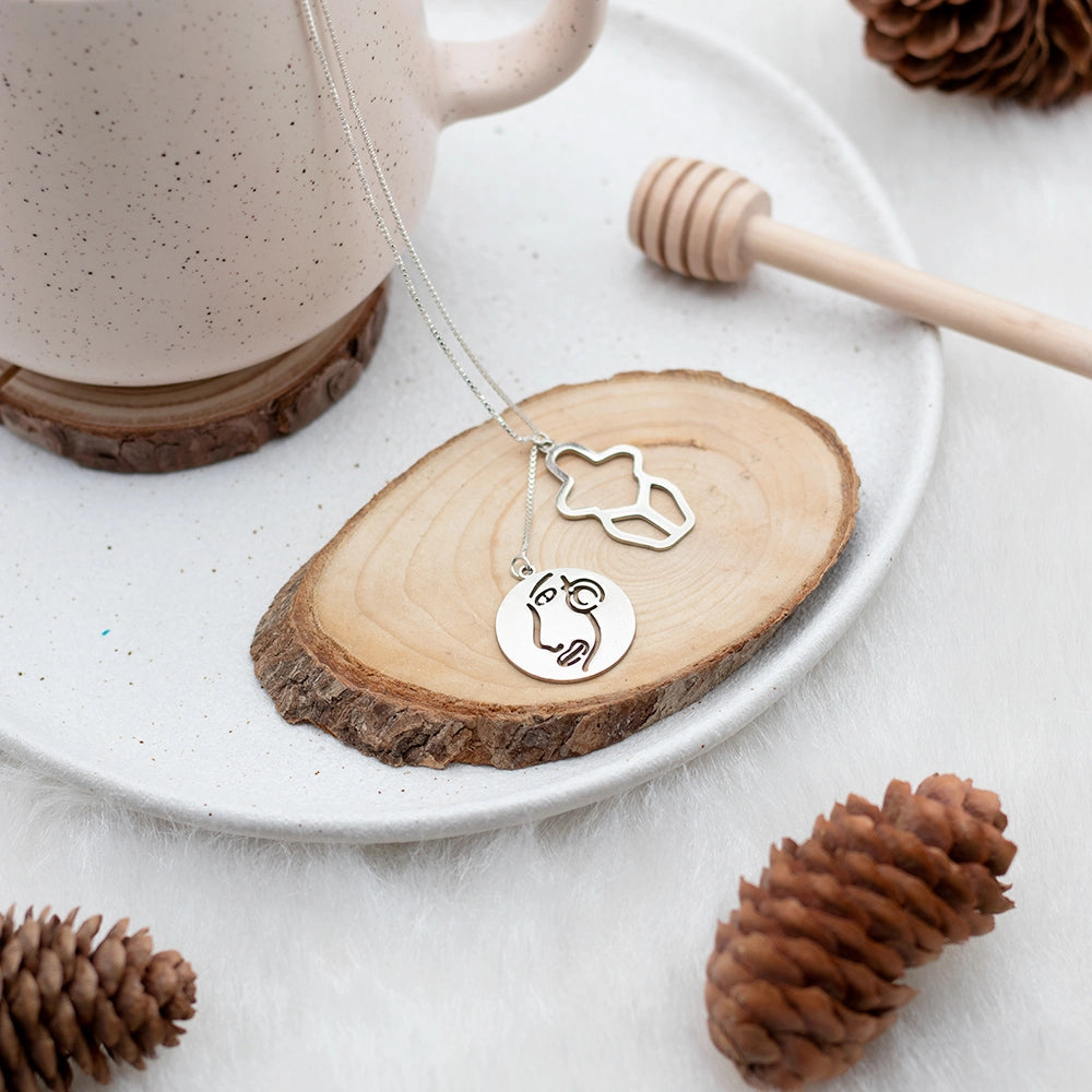 Forever Love Necklace Heart-Shaped Pendant Necklace Timeless Love Jewelry High-Quality Metal Necklace Elegant Heart Necklace Adjustable Chain Necklace Romantic Gift Idea