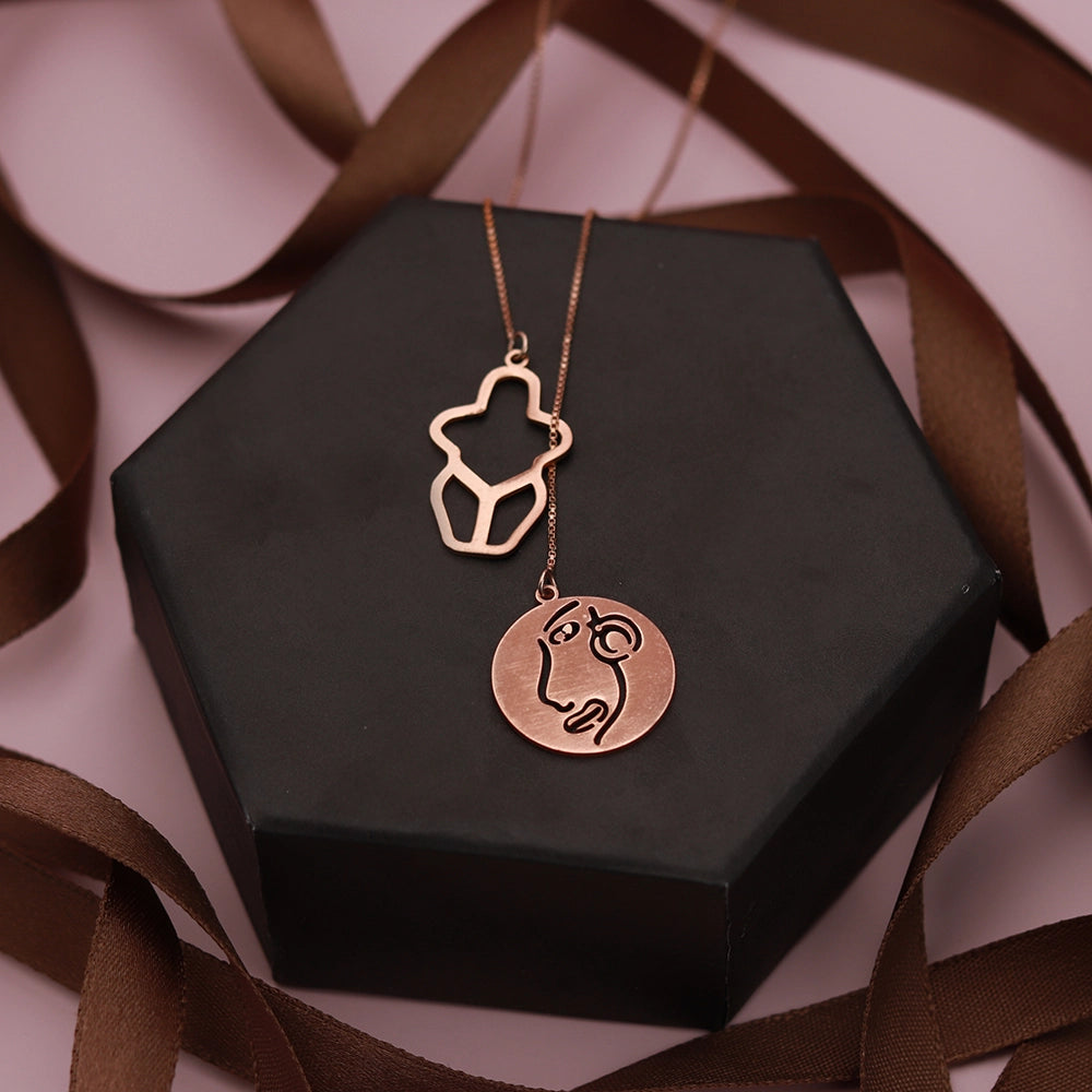 Forever Love Necklace Heart-Shaped Pendant Necklace Timeless Love Jewelry High-Quality Metal Necklace Elegant Heart Necklace Adjustable Chain Necklace Romantic Gift Idea