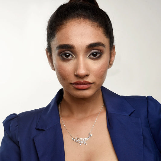 Origami Whale Necklace Whale Pendant Necklace Unique Jewelry Piece Elegant Ocean-Inspired Jewelry High-Quality Metal Necklace Adjustable Chain Necklace Artistic Whale Accessory