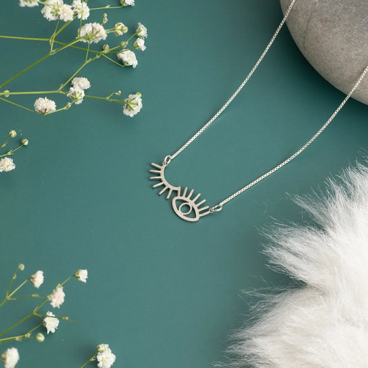 Evil Eye Necklace Protective Evil Eye Pendant Stylish Evil Eye Jewelry High-Quality Metal Necklace Adjustable Chain Necklace Meaningful Jewelry Gift Enamel Evil Eye Design