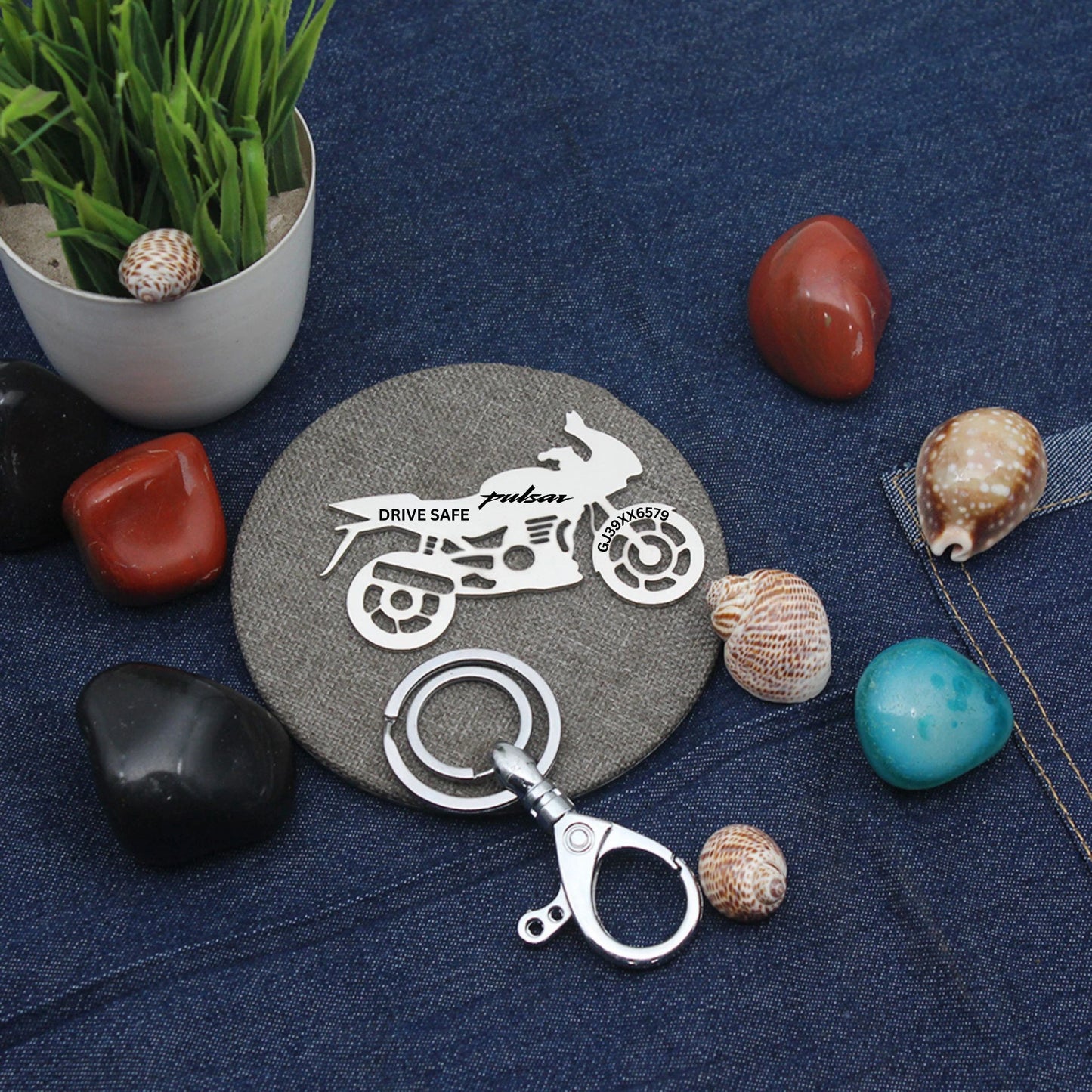 Bajaj Pulsar 220 engraved name keychain – thoughtful gift for bike enthusiasts
