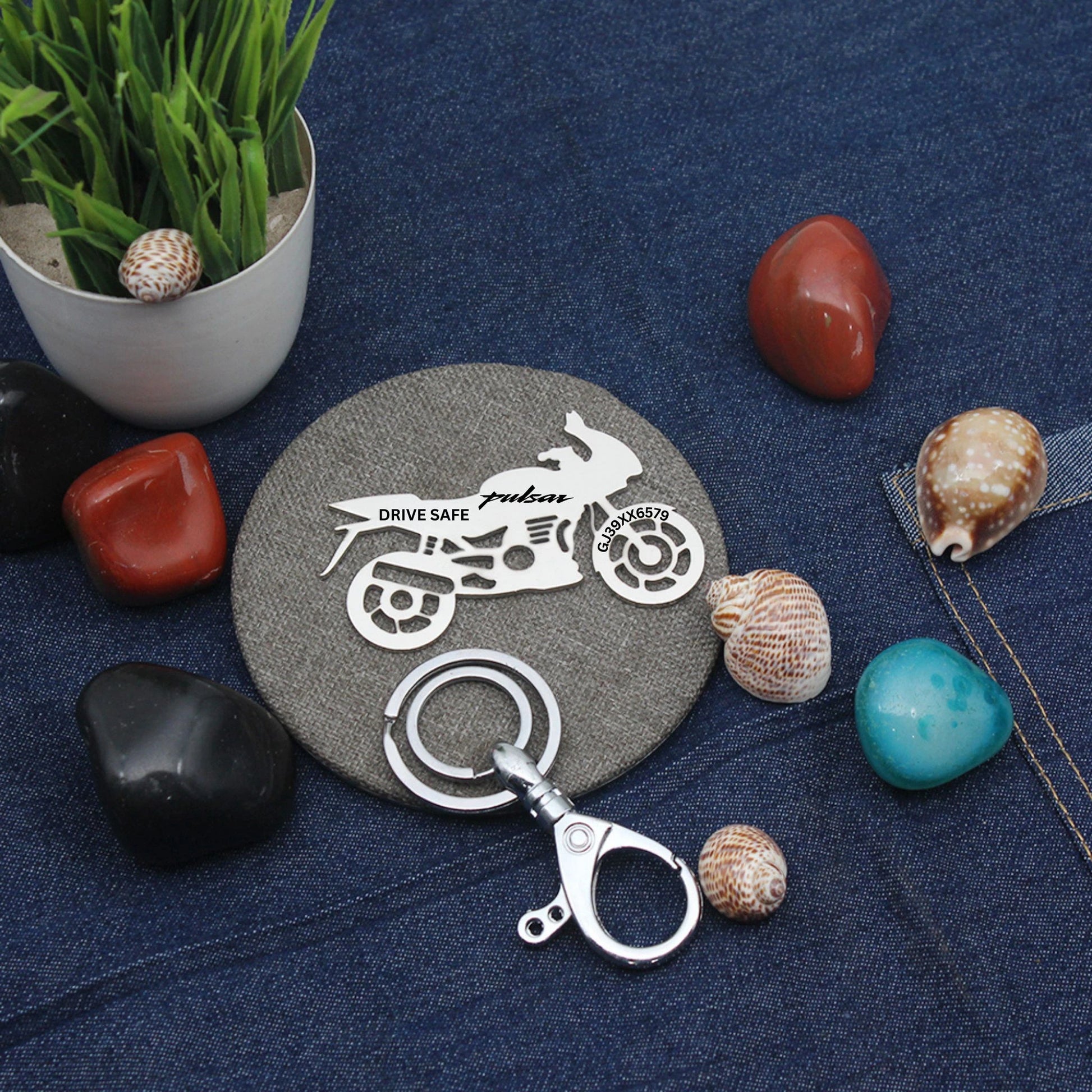 Bajaj Pulsar 220 engraved name keychain – thoughtful gift for bike enthusiasts