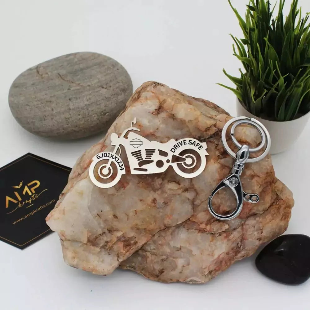 Harley Dyna Low Rider motorcycle model keyring metal engraved