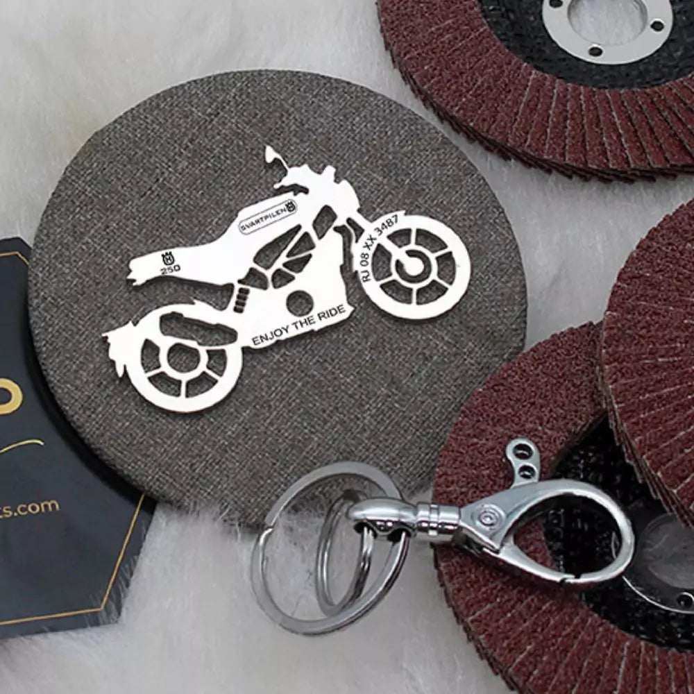 Personalized Husqvarna Svartpilen 250 keychain with modern design