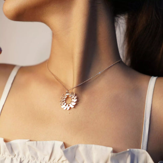 Wreathe Pendant
