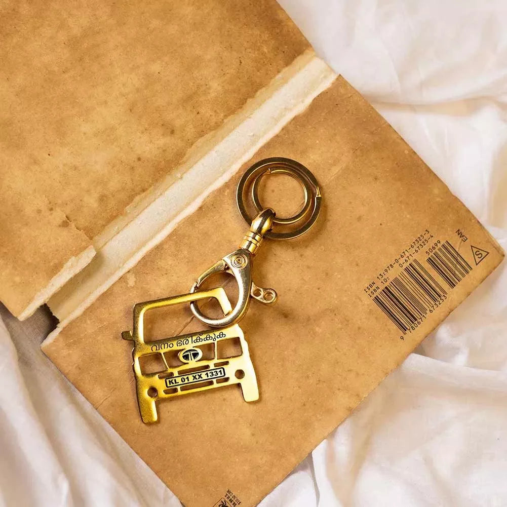 Anniversary gift for couples, Tata Sumo personalized car keychain